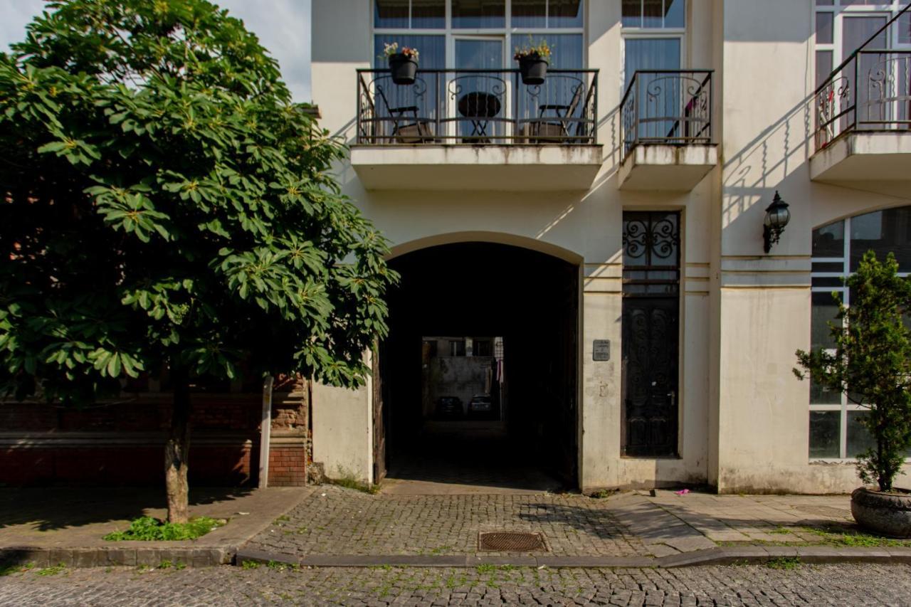 Apartments In The Historical Center Of Batumi, Near The Seaside Park Экстерьер фото